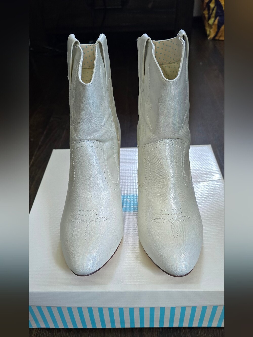 White Women's Pointed Western Booties